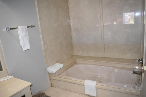 Days Inn by Wyndham Nacogdoches/SFA University/Downtown image 24