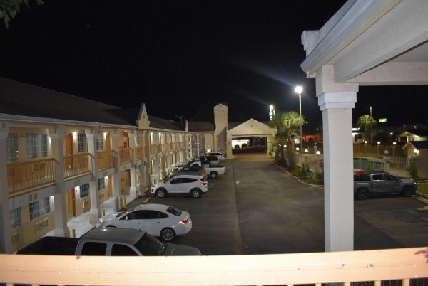 Days Inn by Wyndham Nacogdoches/SFA University/Downtown image 29