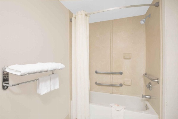 Days Inn by Wyndham Nacogdoches/SFA University/Downtown image 3
