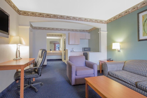 Days Inn by Wyndham Nacogdoches/SFA University/Downtown image 6